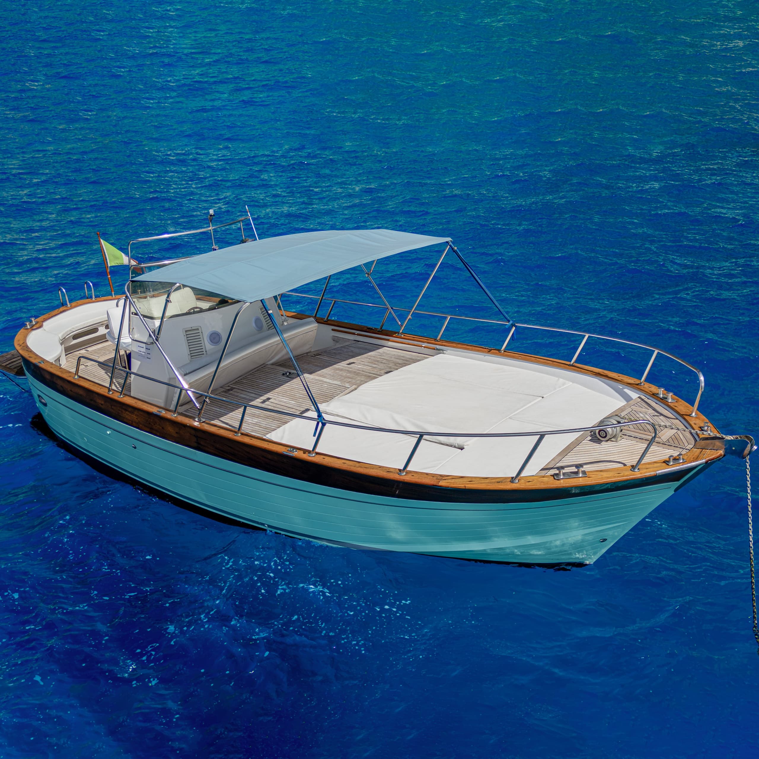 Yacht Charter Luxury & Scenic Cruising in Sorrento Bay