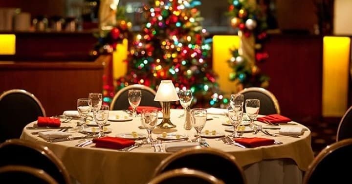 Celebrate the Holidays on a Christmas Eve Dinner Cruise in San Diego Bay