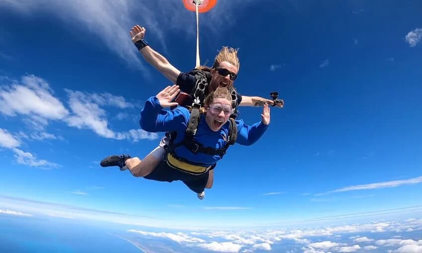 14,000ft Tandem Skydive Over Sunshine Coast: Caloundra West Coastal Jump photo 4