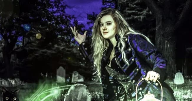 Costumed guide in graveyard offering haunted Salem night walking tour
