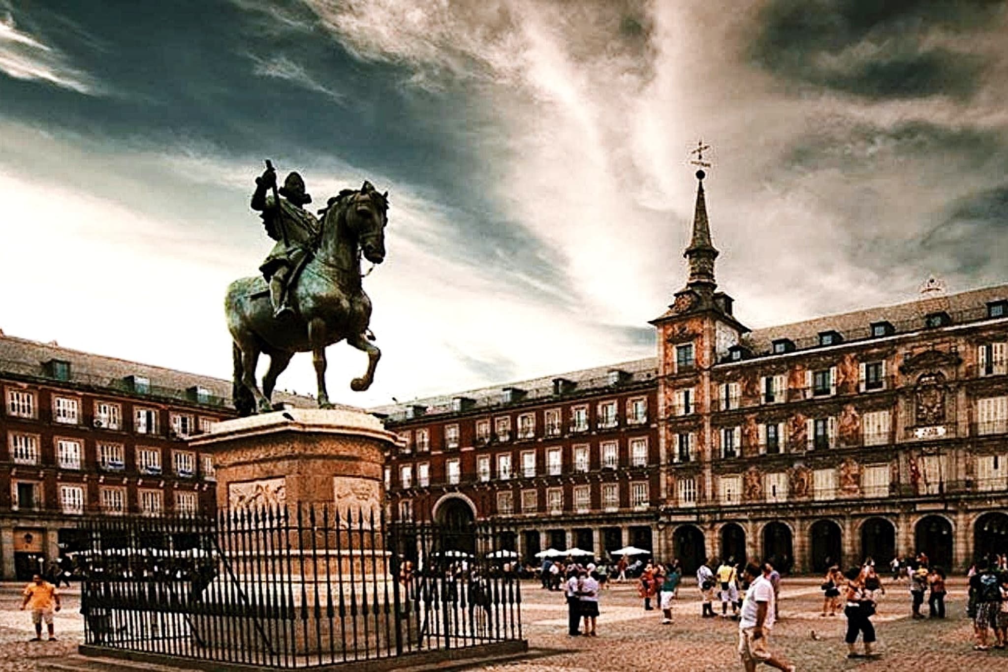 City Center Walking Tours with Babylon Tours Madrid