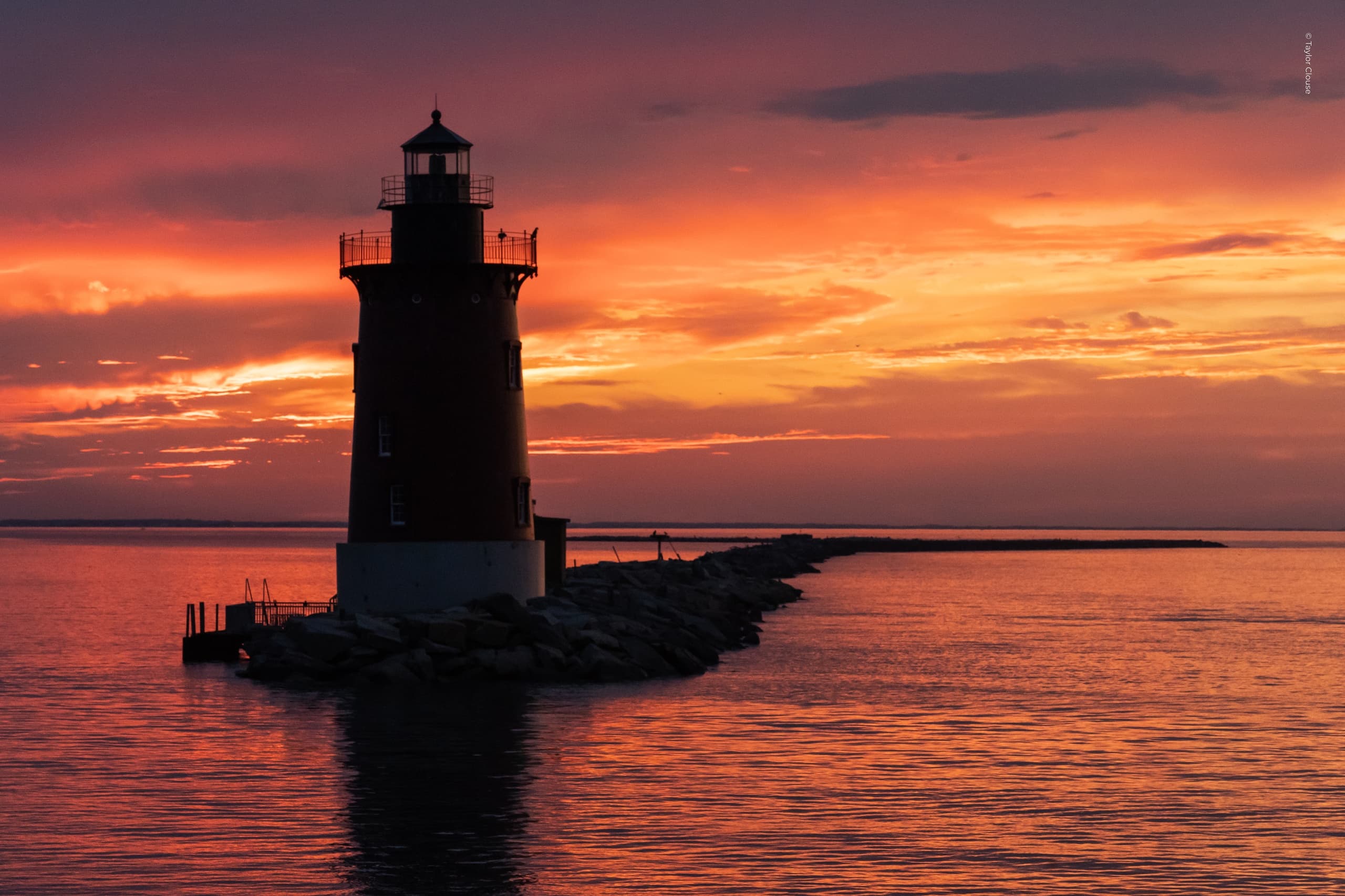 Lewes Full Moon Cruise: Sunset Dolphin Watch & East End Lighthouse Tour