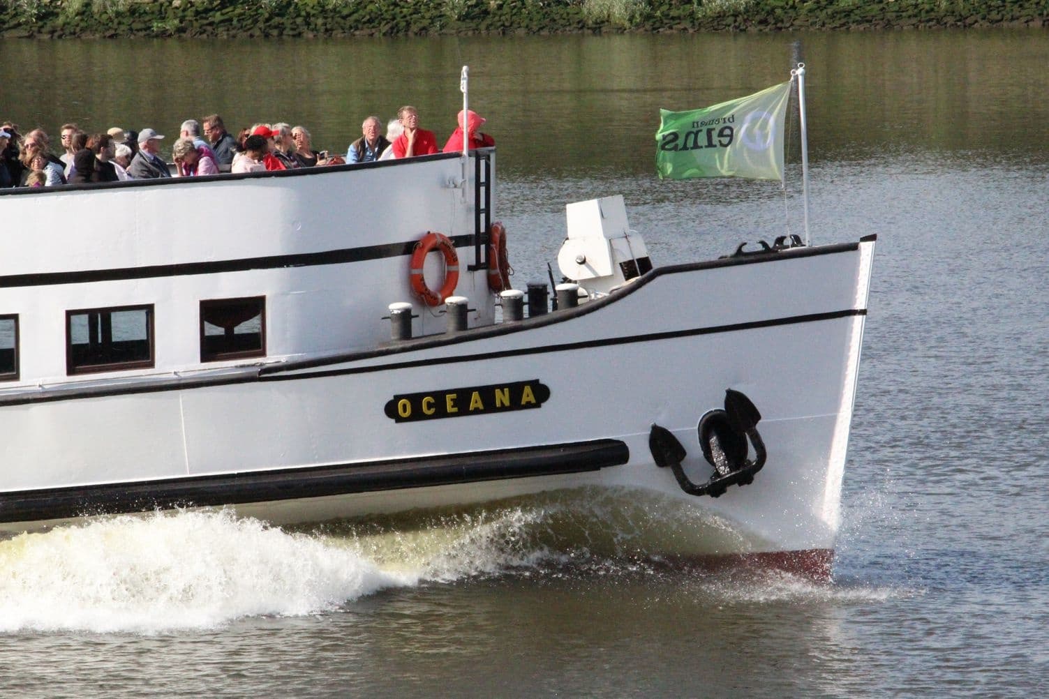 Water Activities & Scenic Boat Ride with Hal Över in Farge