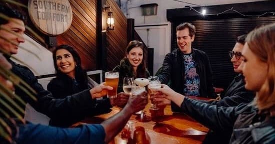 Sydney Nightlife Bar Crawl with Local Sauce Tours