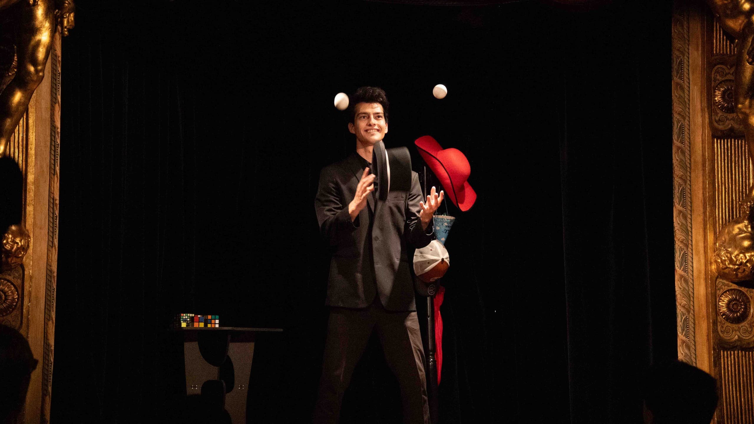 Raymon: Rubik’s Magic Live at La Cripta Mágica in Madrid