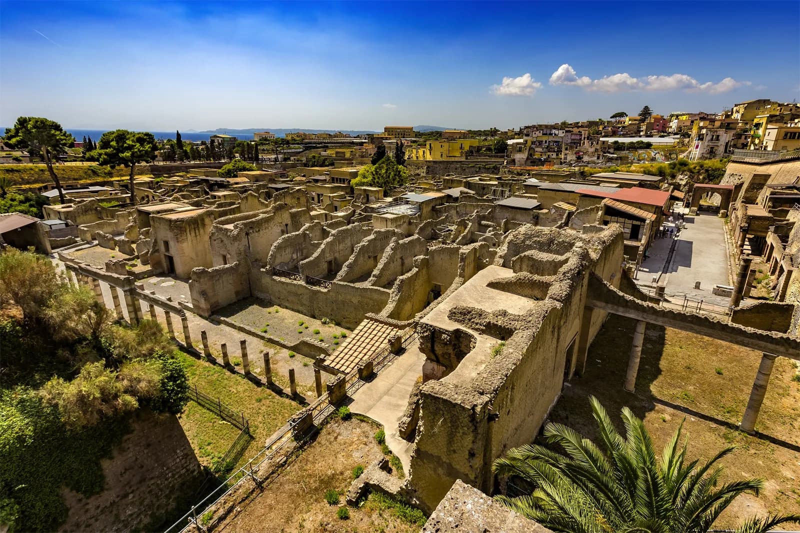 Herculaneum Ruins Tour with Leone Tours in Ercolano