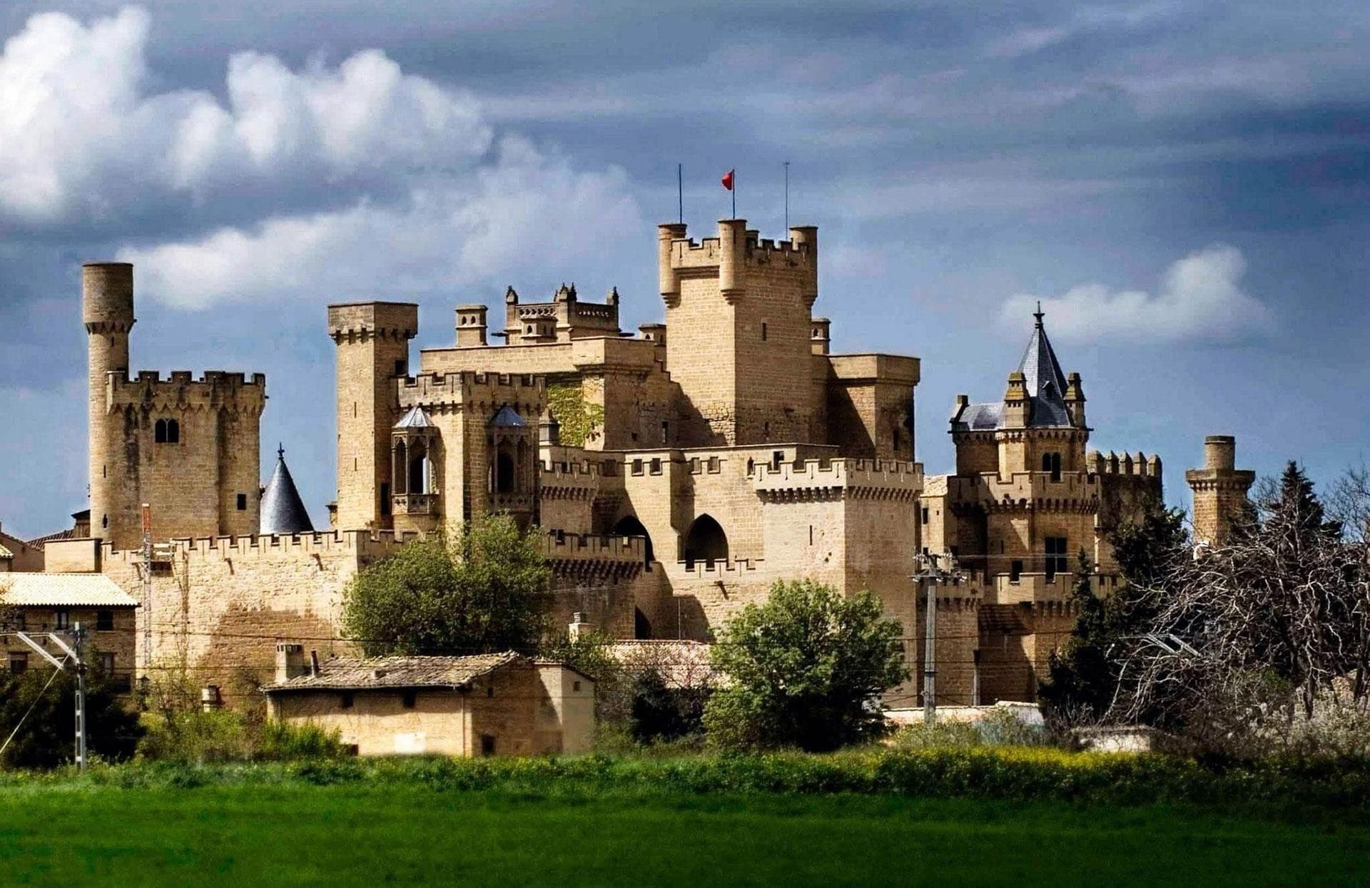 Explore Olite's Royal Palace: Gothic Towers, Wine & Gourmet Lunch