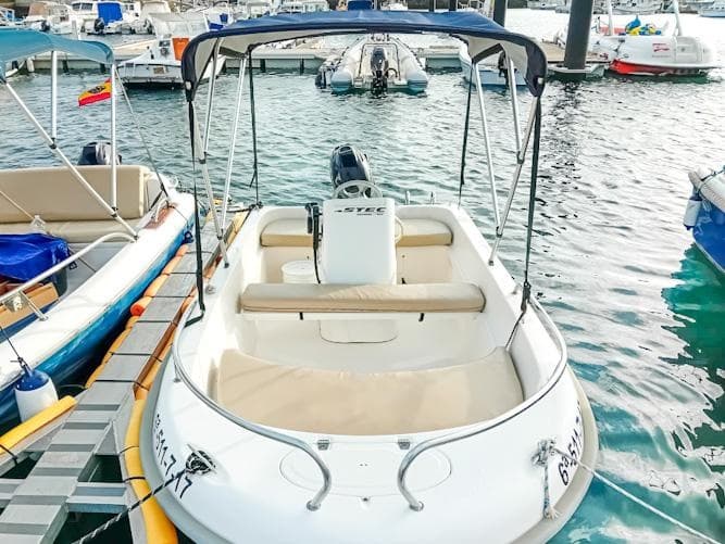 Rent a Barco Astec 400 to Papagayo Beaches: Self-Guided Boat Rental in Playa Blanca