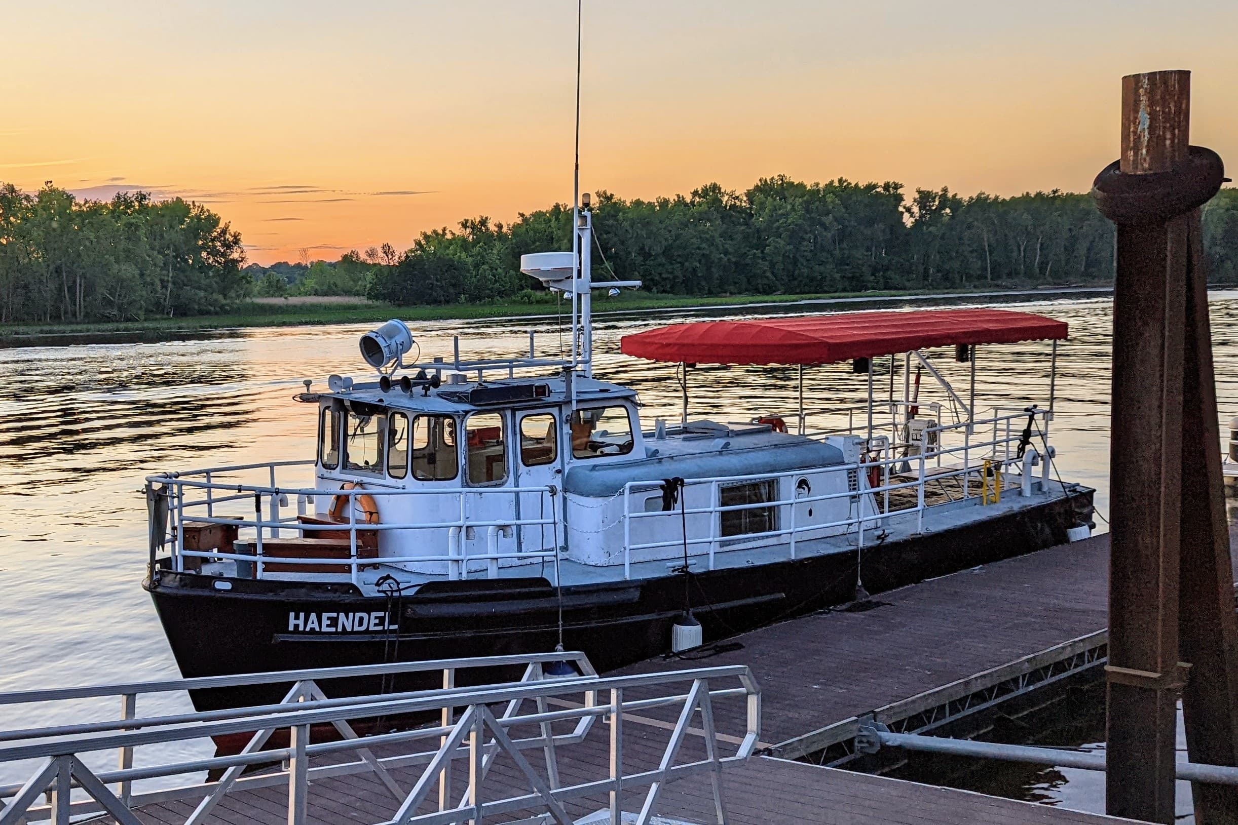 Hudson Ferry Company: Scenic Hudson River Ride from Athens