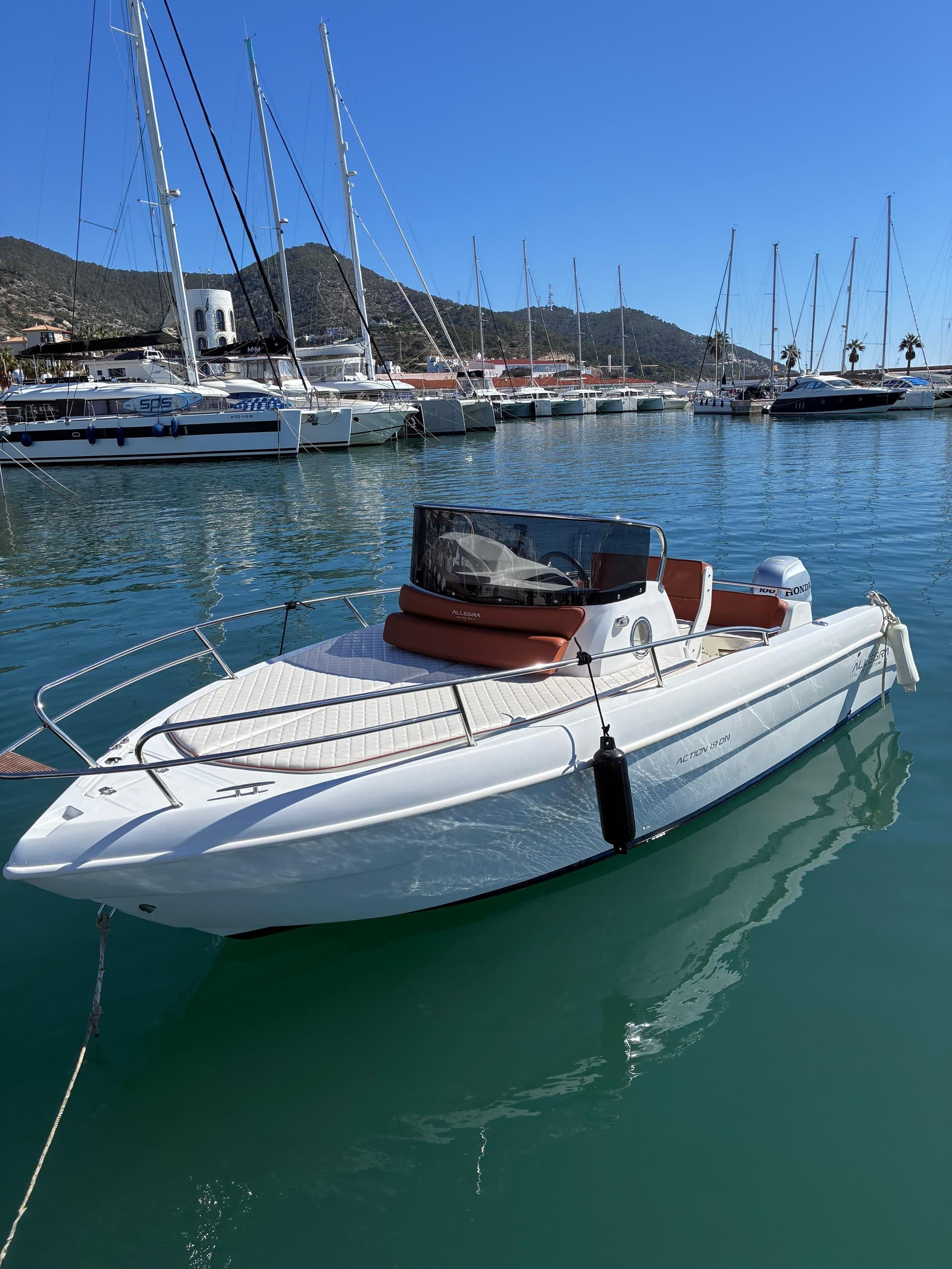 Skippered Boat Rental in Sitges: Sail the Garraf Coast Aboard ALLEGRA DN CABINADA