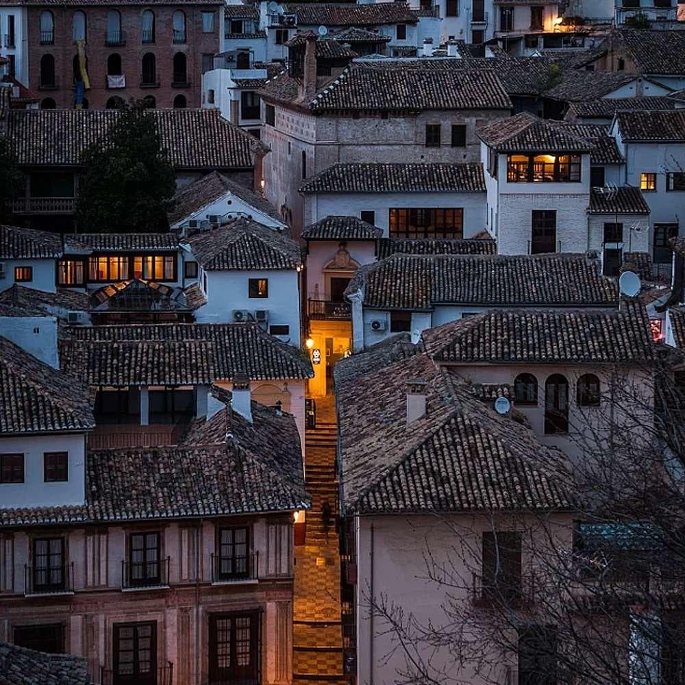 Land Adventures in Granada: Free Tour Albaicín & Sacromonte