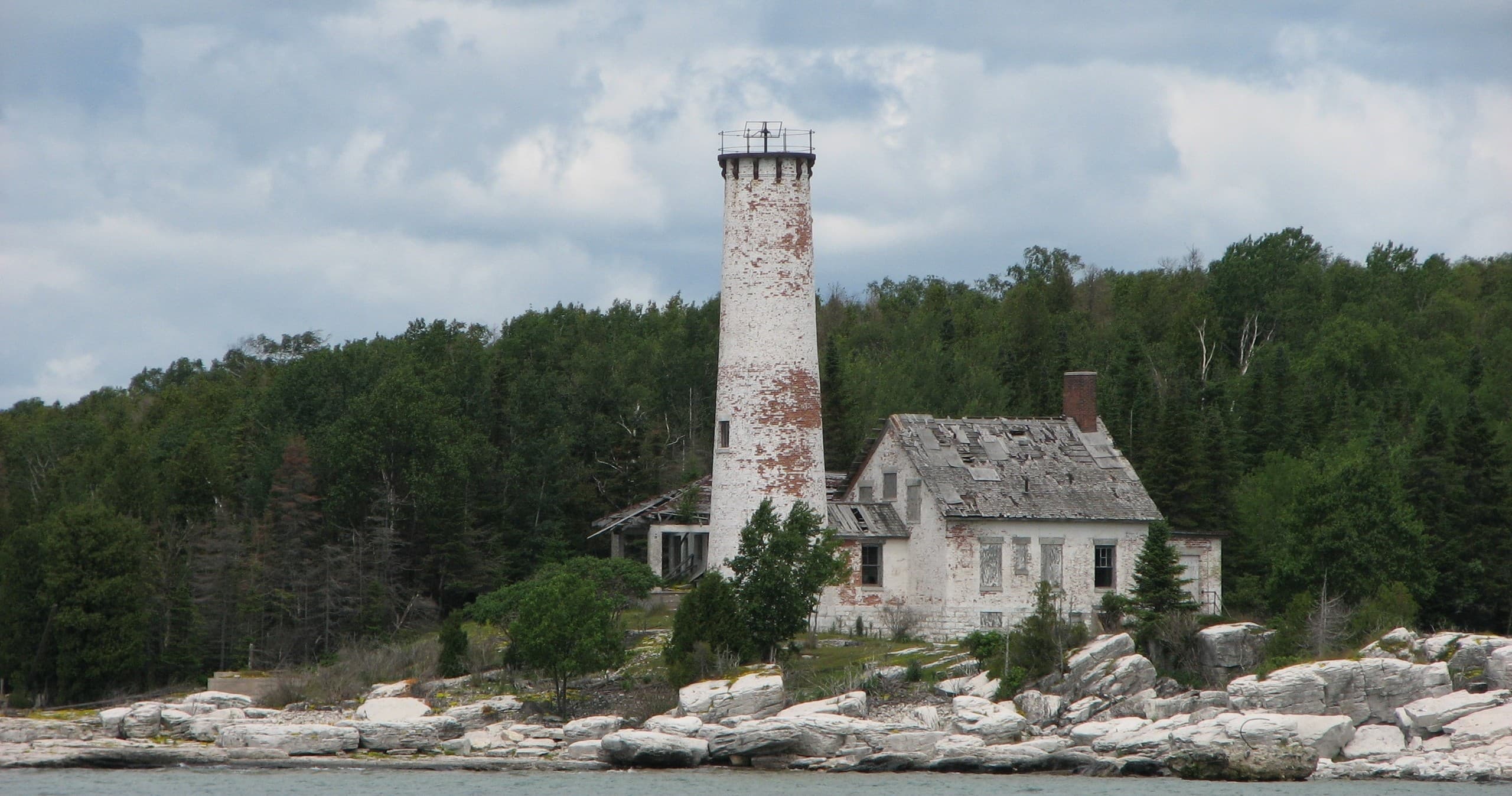 Water-Activities & Scenic Lighthouse Tour with Friends of Plum and Pilot Islands