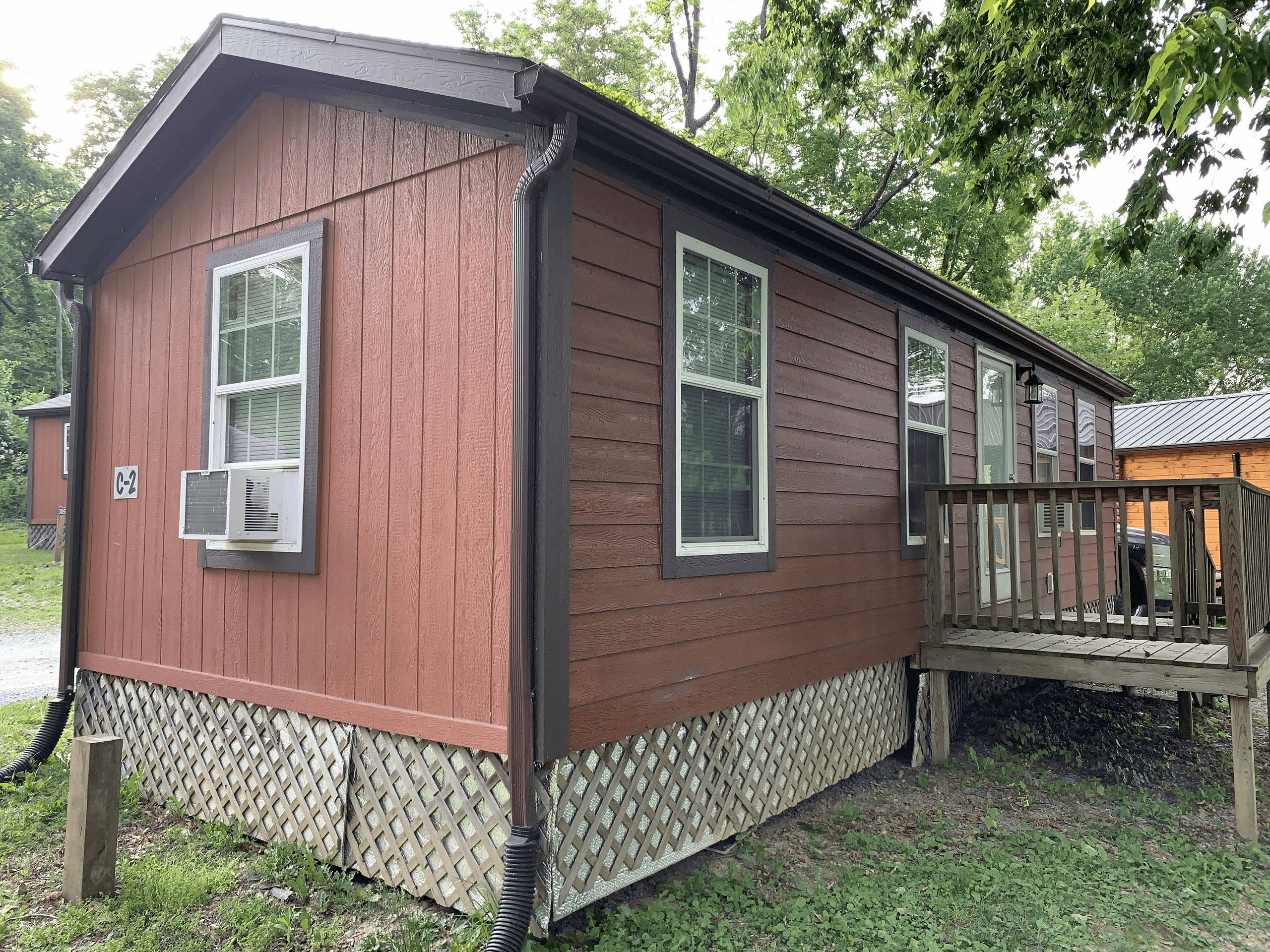 Experience Harpers Ferry: Deluxe Clifftop Cabin with Stunning Potomac River Views