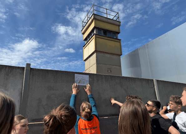 walking-the-wall-bernauer-strasse-berlin-wall-memorial-guided-tour
