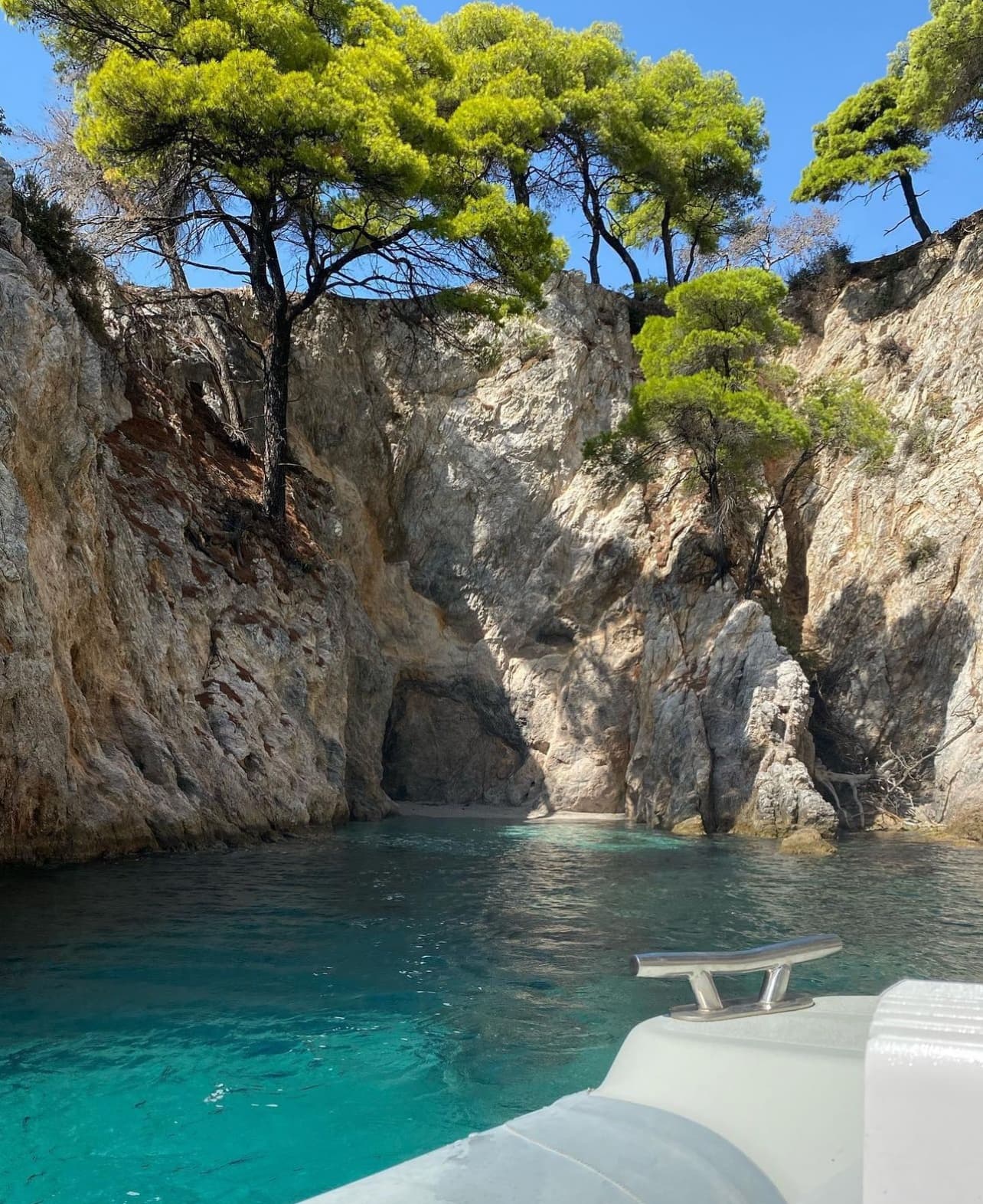 Explore Skiathos Island by Boat: A Full-Day Adventure to Pristine Beaches and Hidden Caves