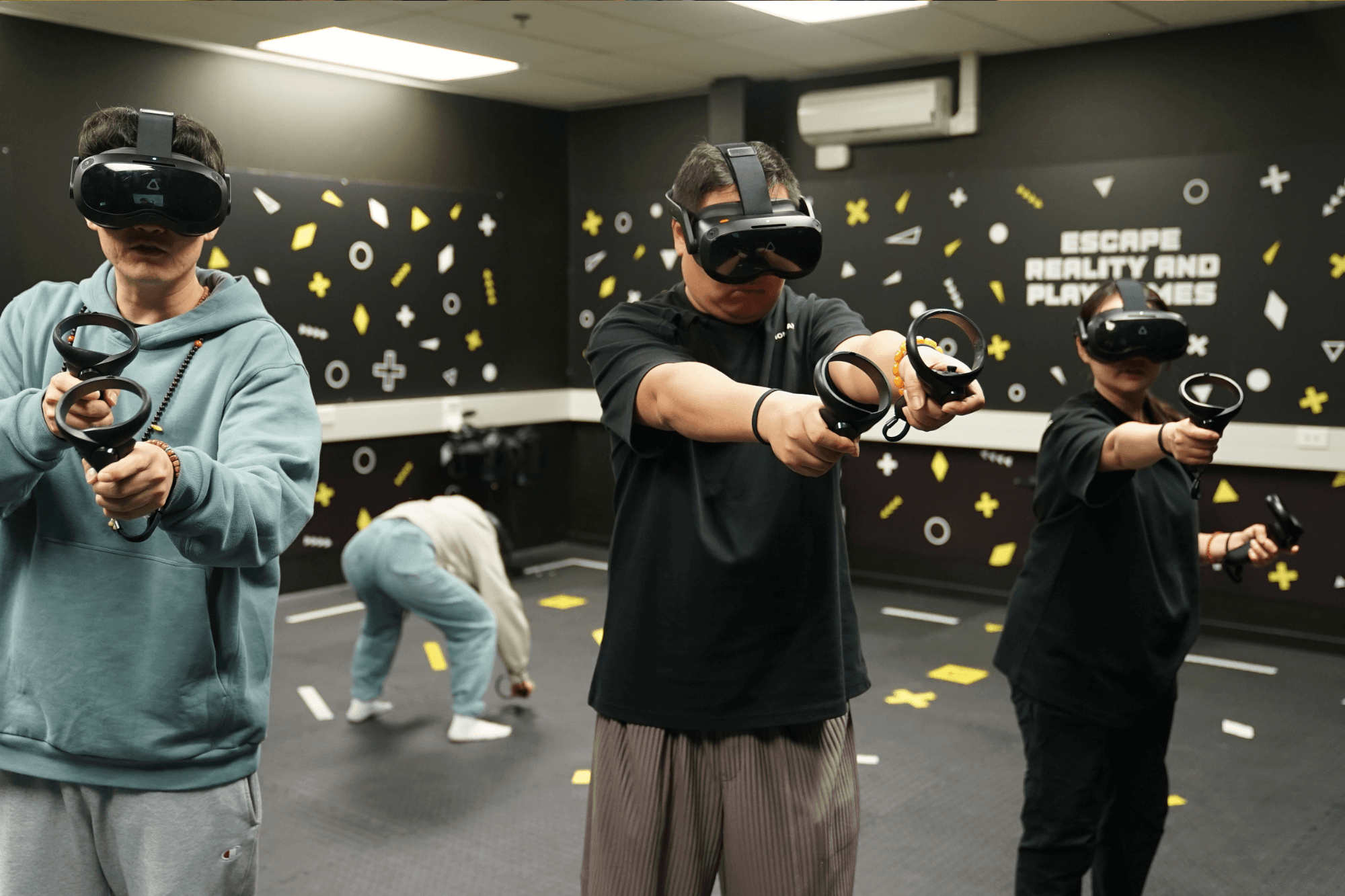 Wireless Free-Roaming VR Multiplayer in Takapuna: Battle, Explore, Escape photo 1
