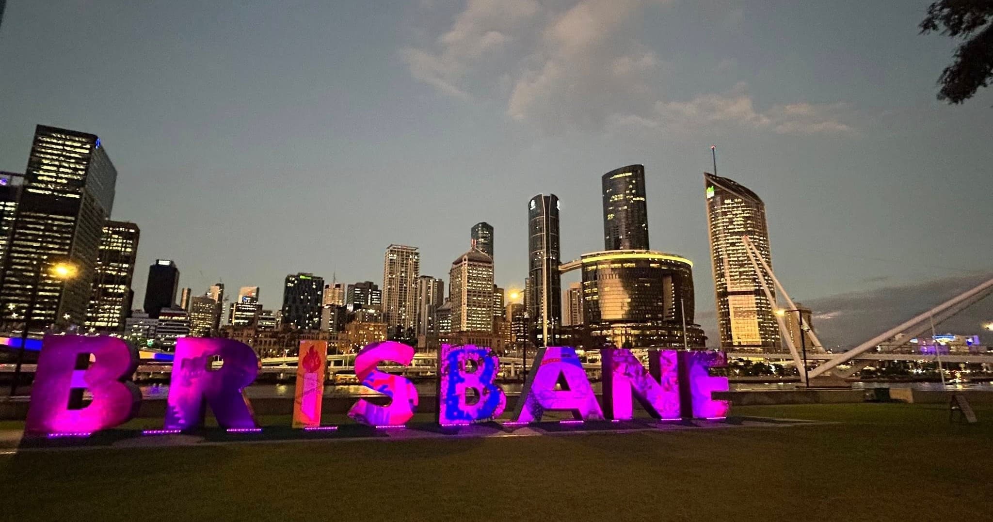 Brisbane City Tour & Wildlife Experience with IZZY TO GO !