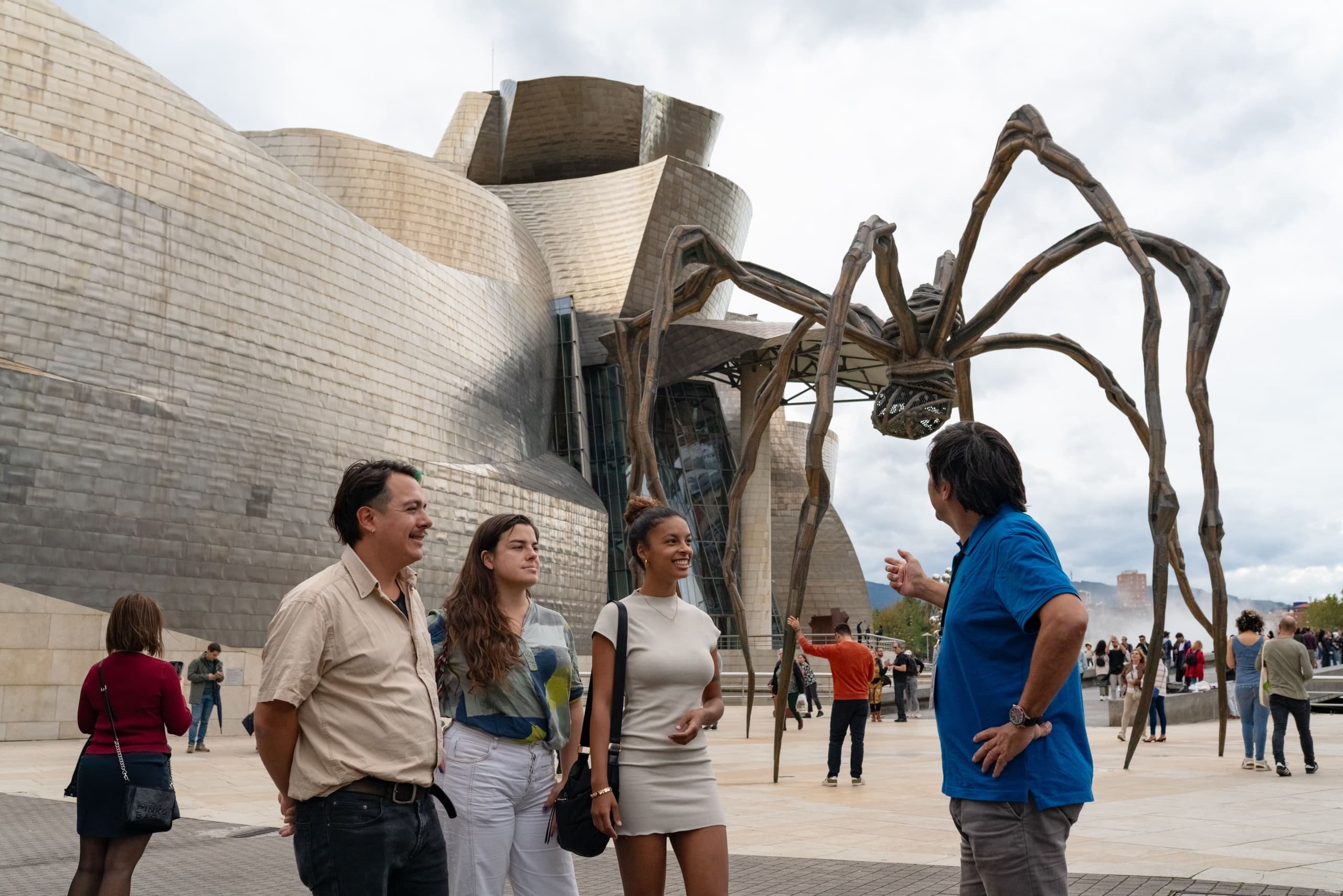 Guggenheim Museum Tour with Local Experts Tours in Bilbao