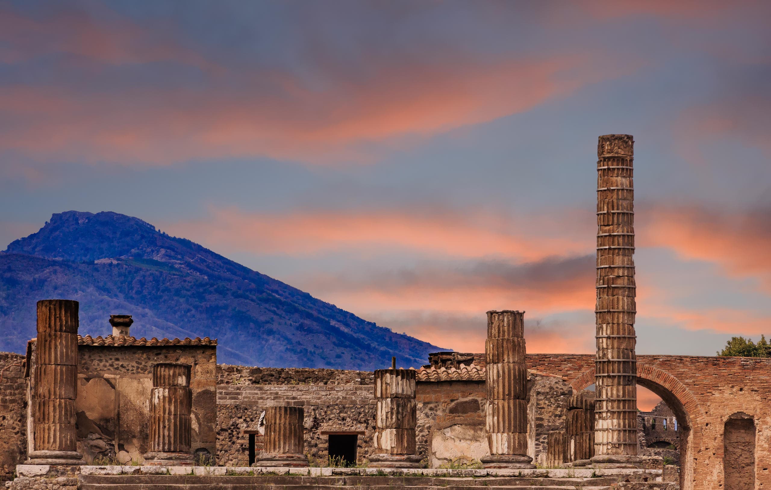 Pompeii by Night Tour with Askos Tours in Italy