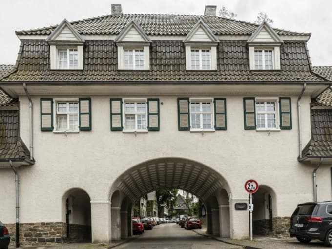 Walking Margarethenhöhe: Guided Garden-City Tour & Grugapark Walk in Essen