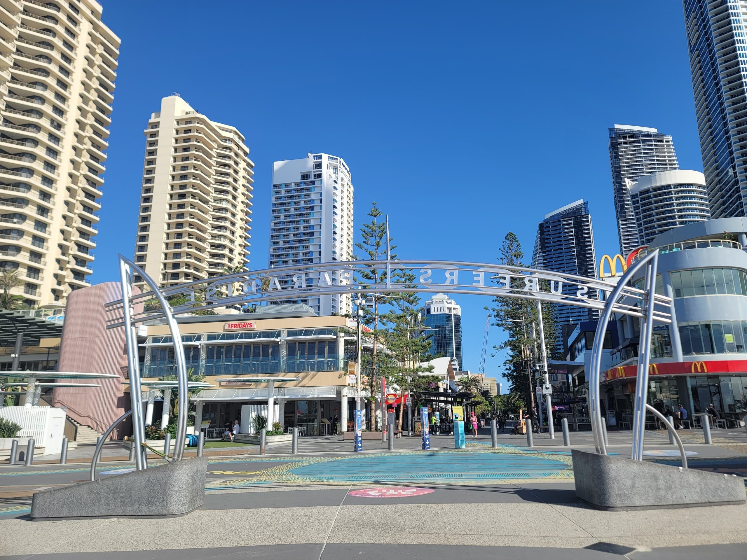 Gold Coast Day Tour: Surfers Paradise, Currumbin Beach & Wildlife Options