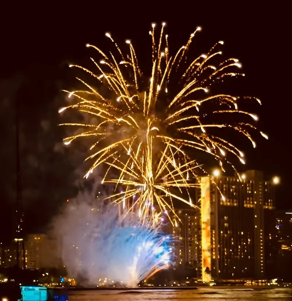 Waikiki Fireworks Sail: Friday Night Catamaran Experience photo 1