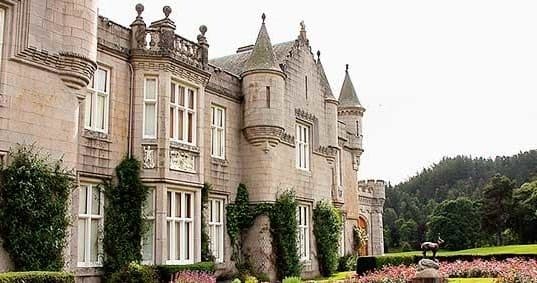 Historic manor and gardens suitable for estate tours in Scotland