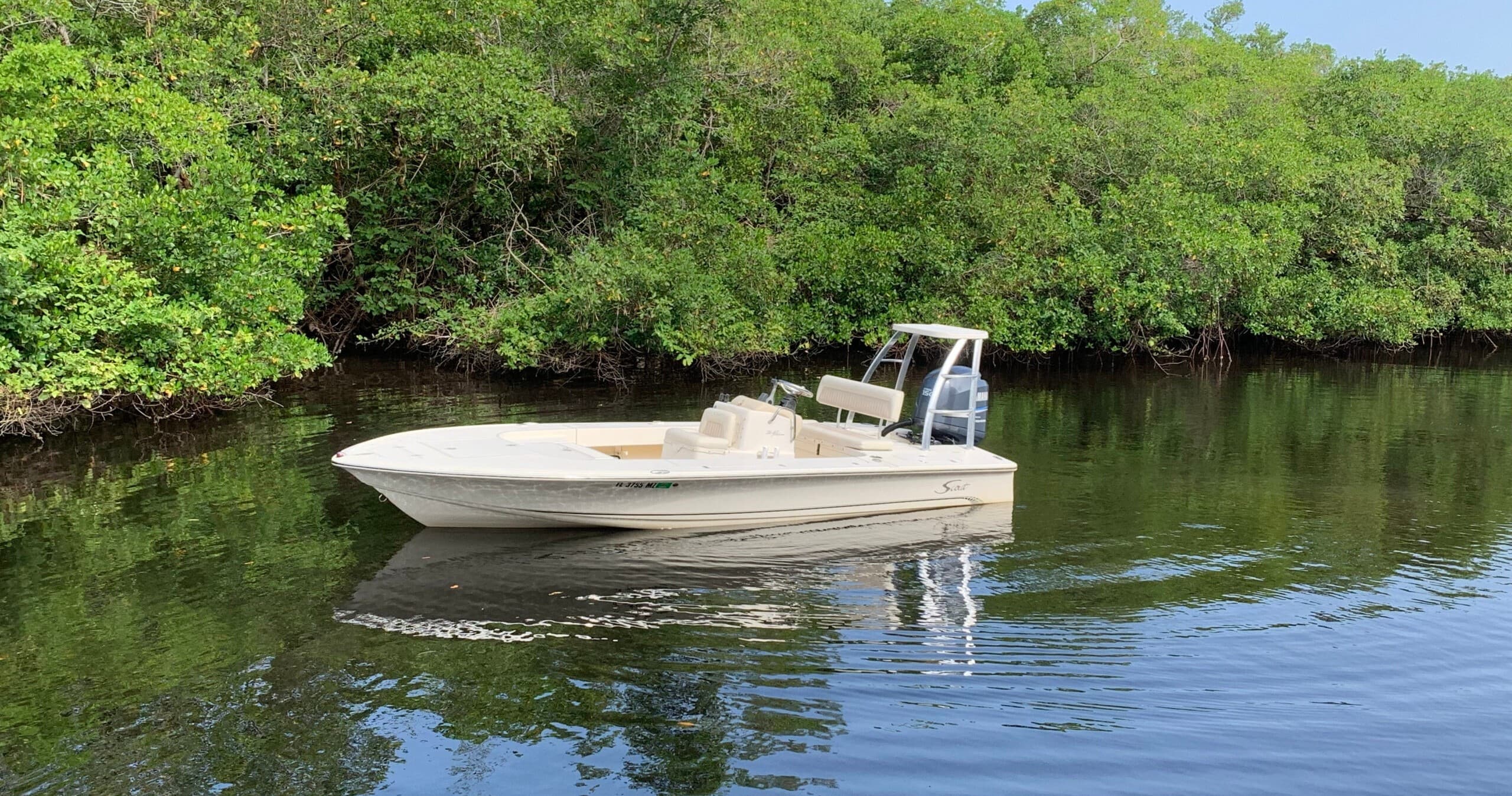 Explore Fort Myers Coastal Waters with 19′ Scout Flats Rental