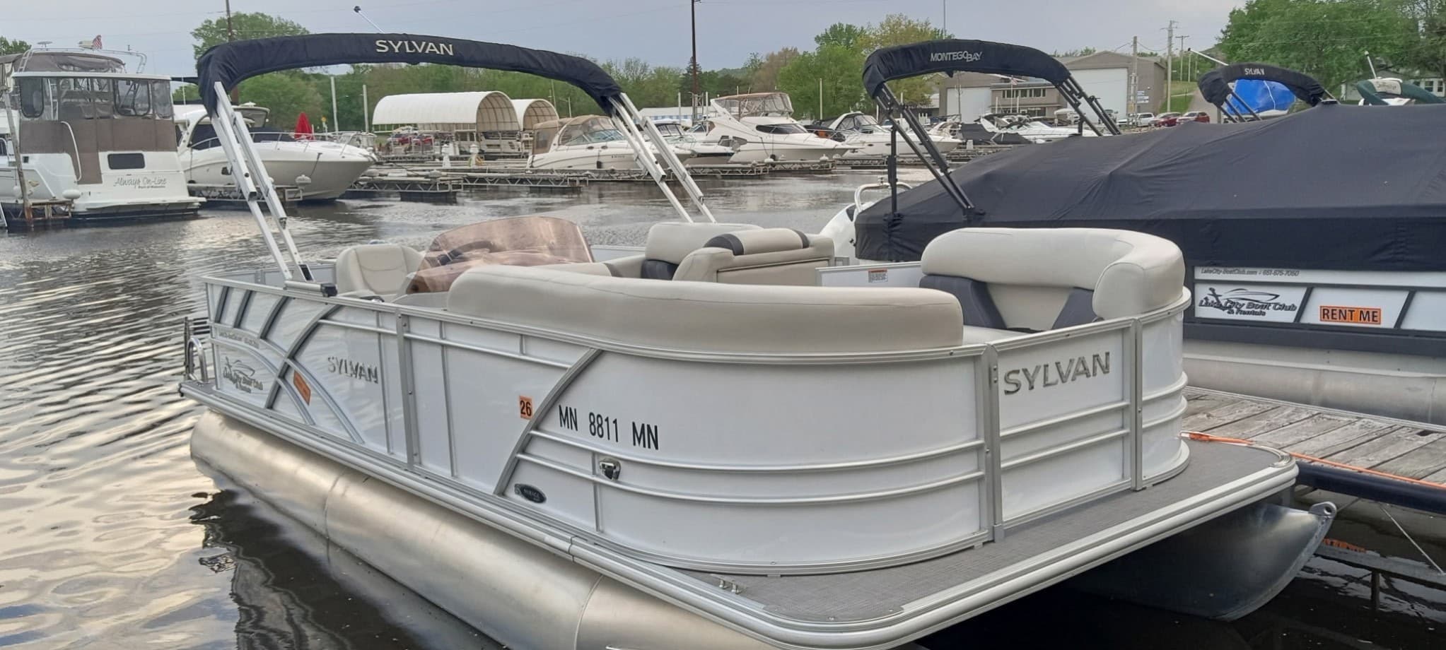 Sylvan Cruise & Fish Pontoon Rental at Parkside Marina on the Mississippi River