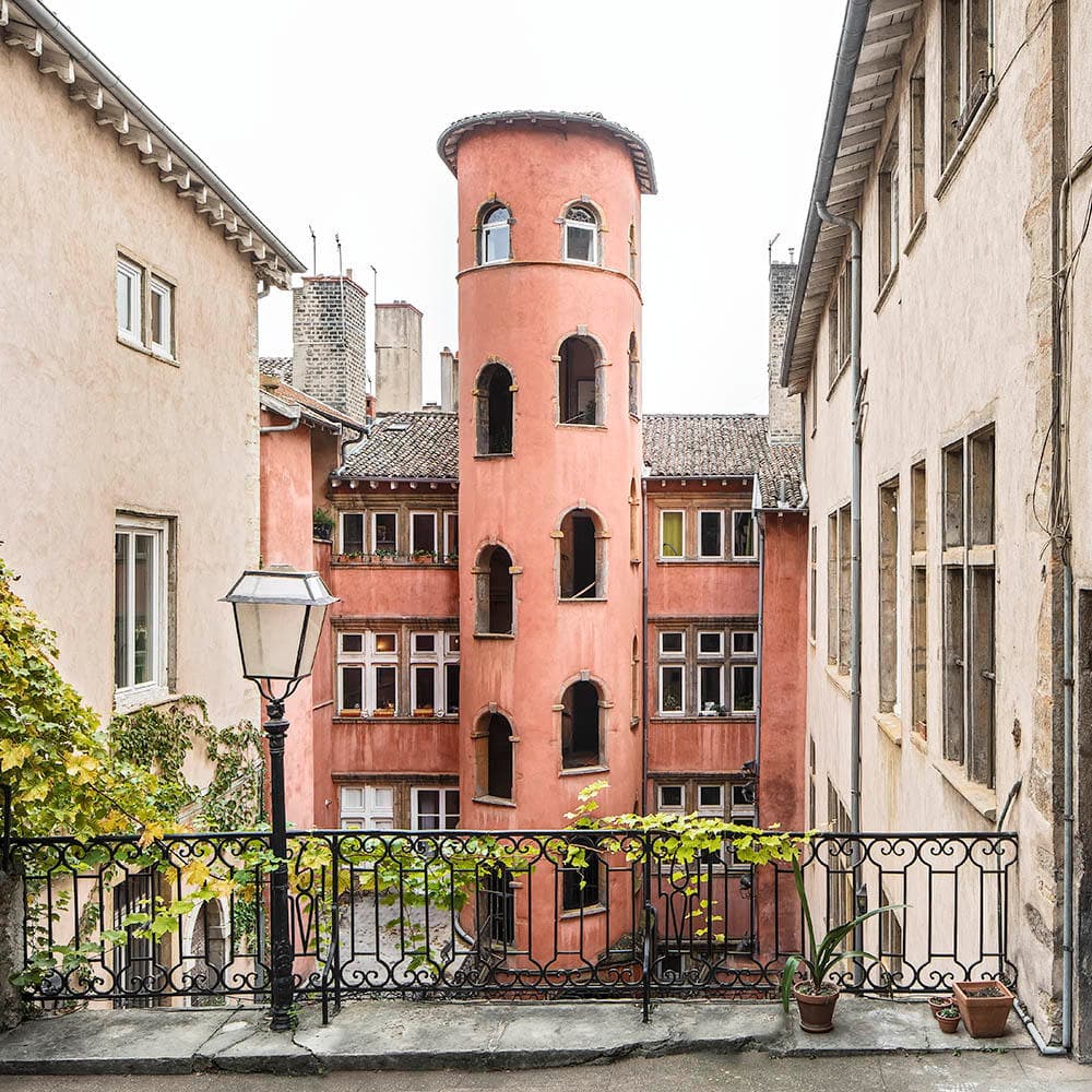 Vieux Lyon 2h Walk with New Generation Guide