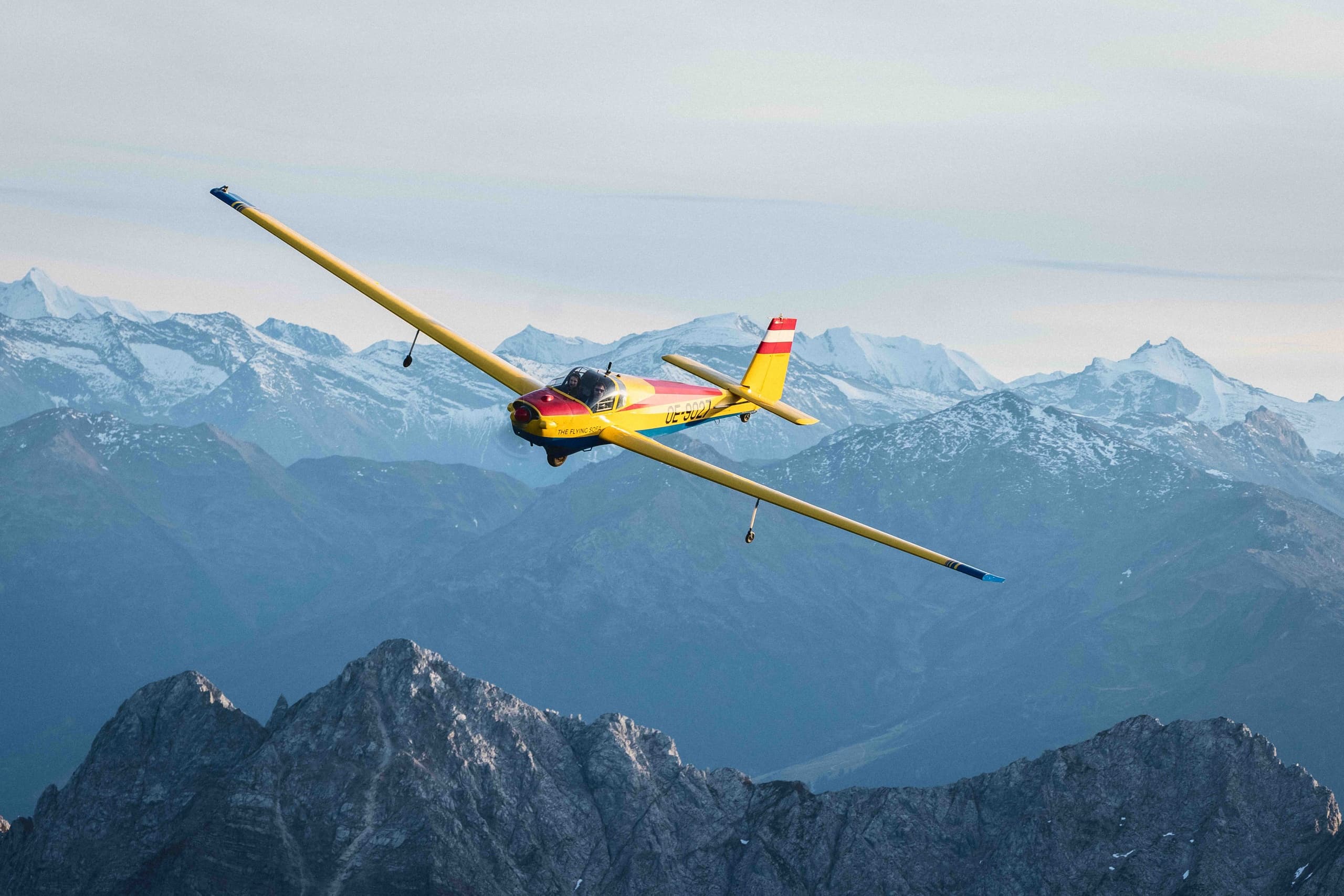 Aerial Journey from Innsbruck to Venice with THE FLYING SOFA