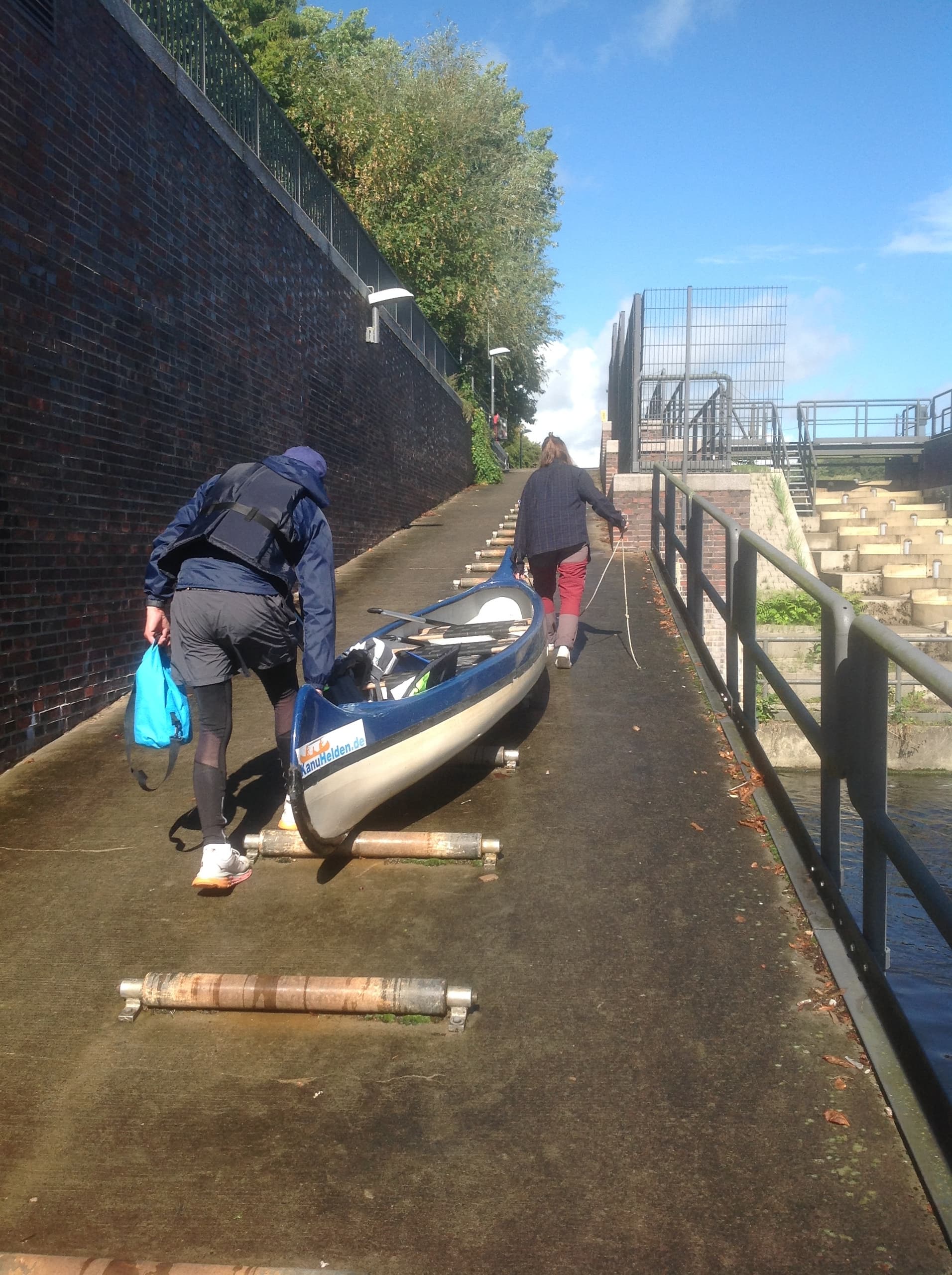 Paddle-and-Burger: Kanu & Burger Alster-Tour from KanuHelden in Hamburg photo 3