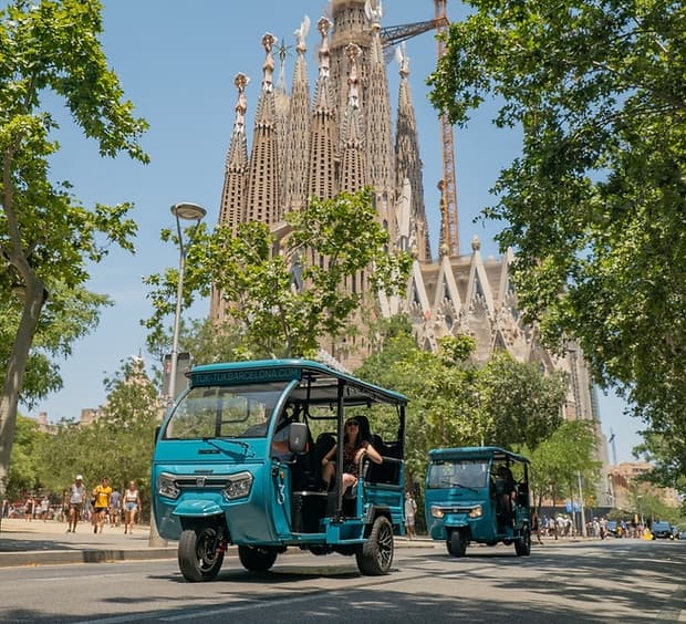 Explore Barcelona’s Iconic Landmarks on a 2-Hour Premium Tuk-Tuk Tour