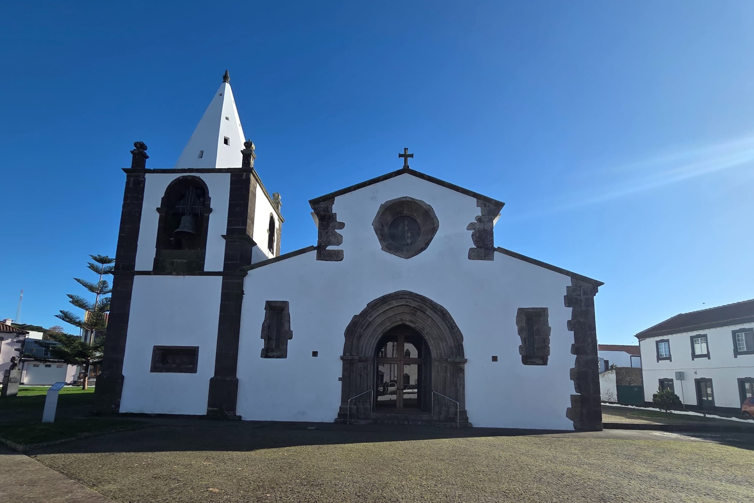 Terceira in a Day: Monte Brasil to Algar do Carvão and the Biscoitos Pools photo 2