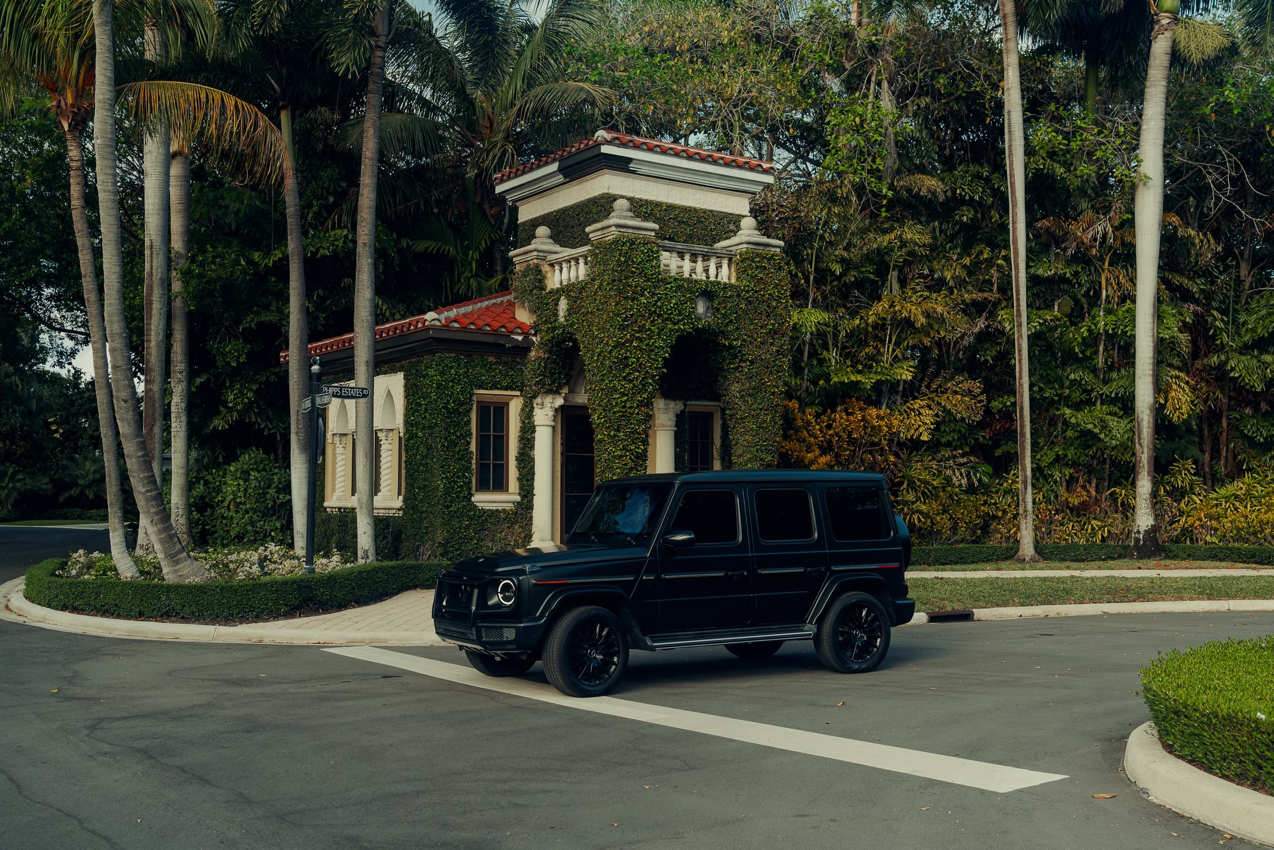 Command the Streets: Drive a 2021 Mercedes-Benz G550 Through Chicago photo 1