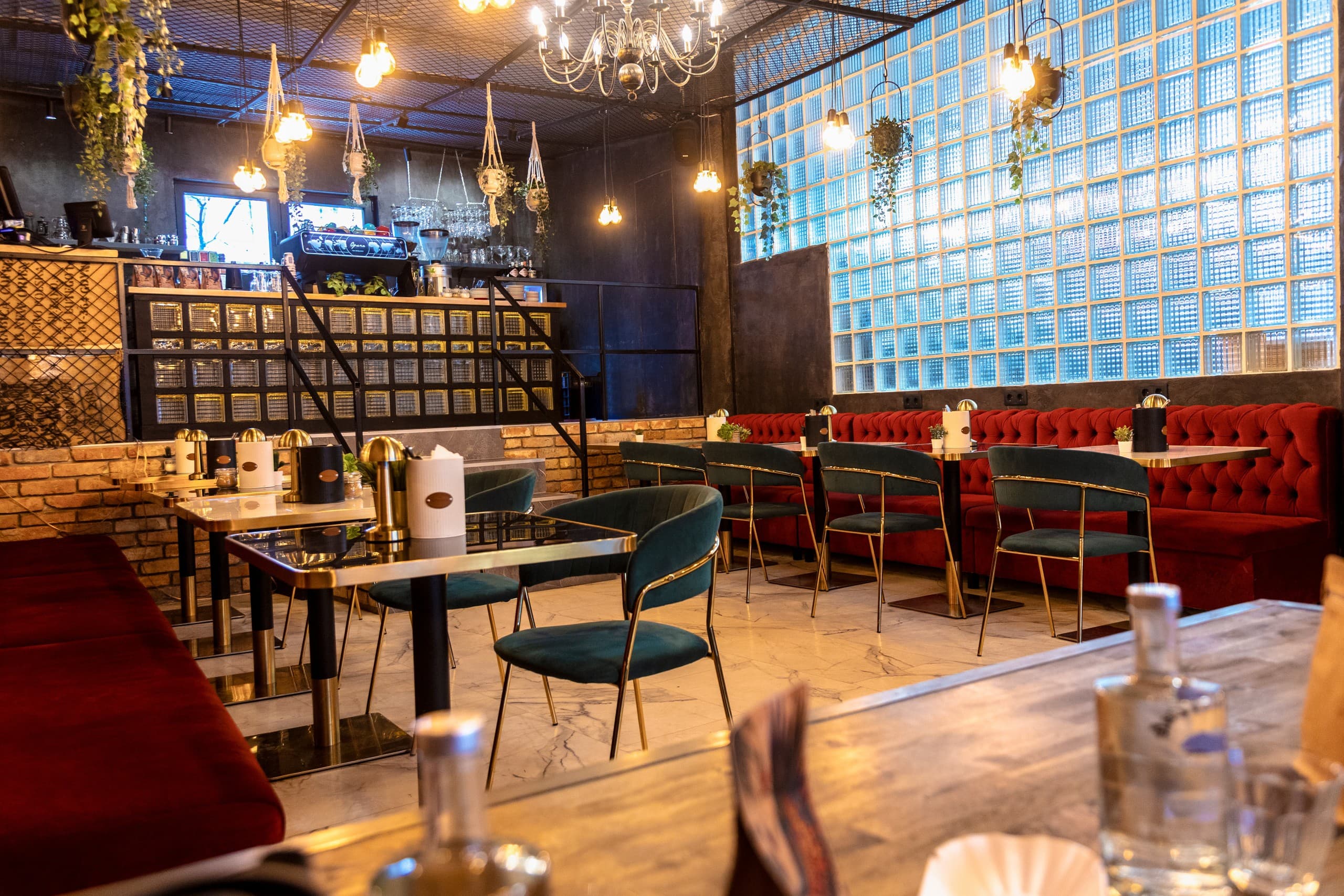 Morning Brunch & Rave in Budapest: Blue Bird’s Two-Hour Coffee and DJ Session photo 4