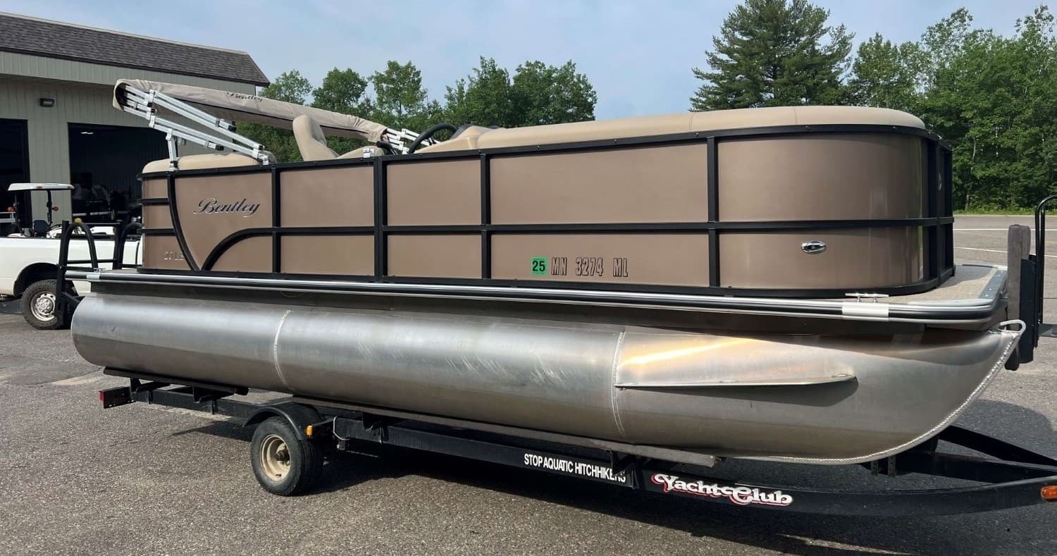 Explore Minnesota's Lakes with Bentley LE CW Pontoon Rentals in Longville