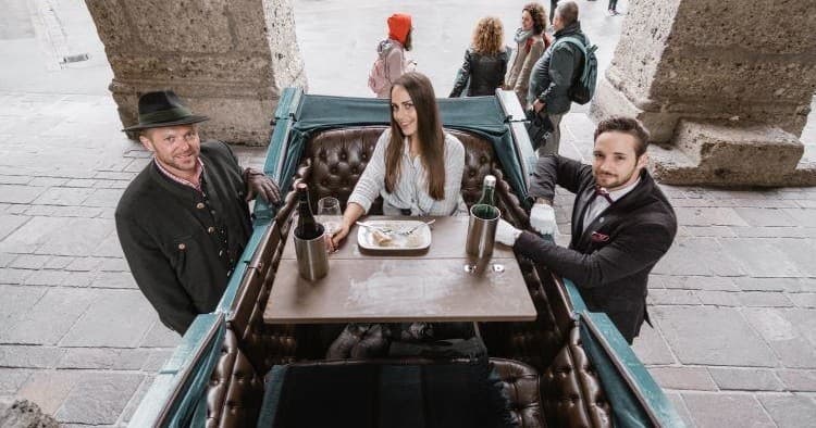 Experience Vienna’s Christmas Magic with a Cozy Fiaker Ride photo 1