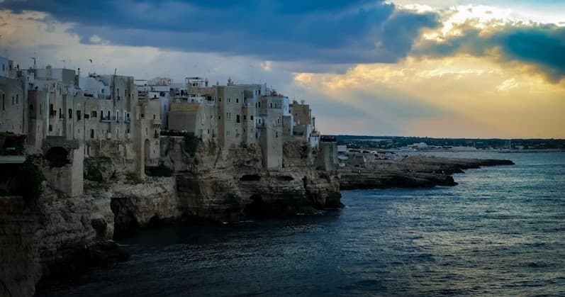 Sailing in Polignano a Mare with Vela Bianca Sailing