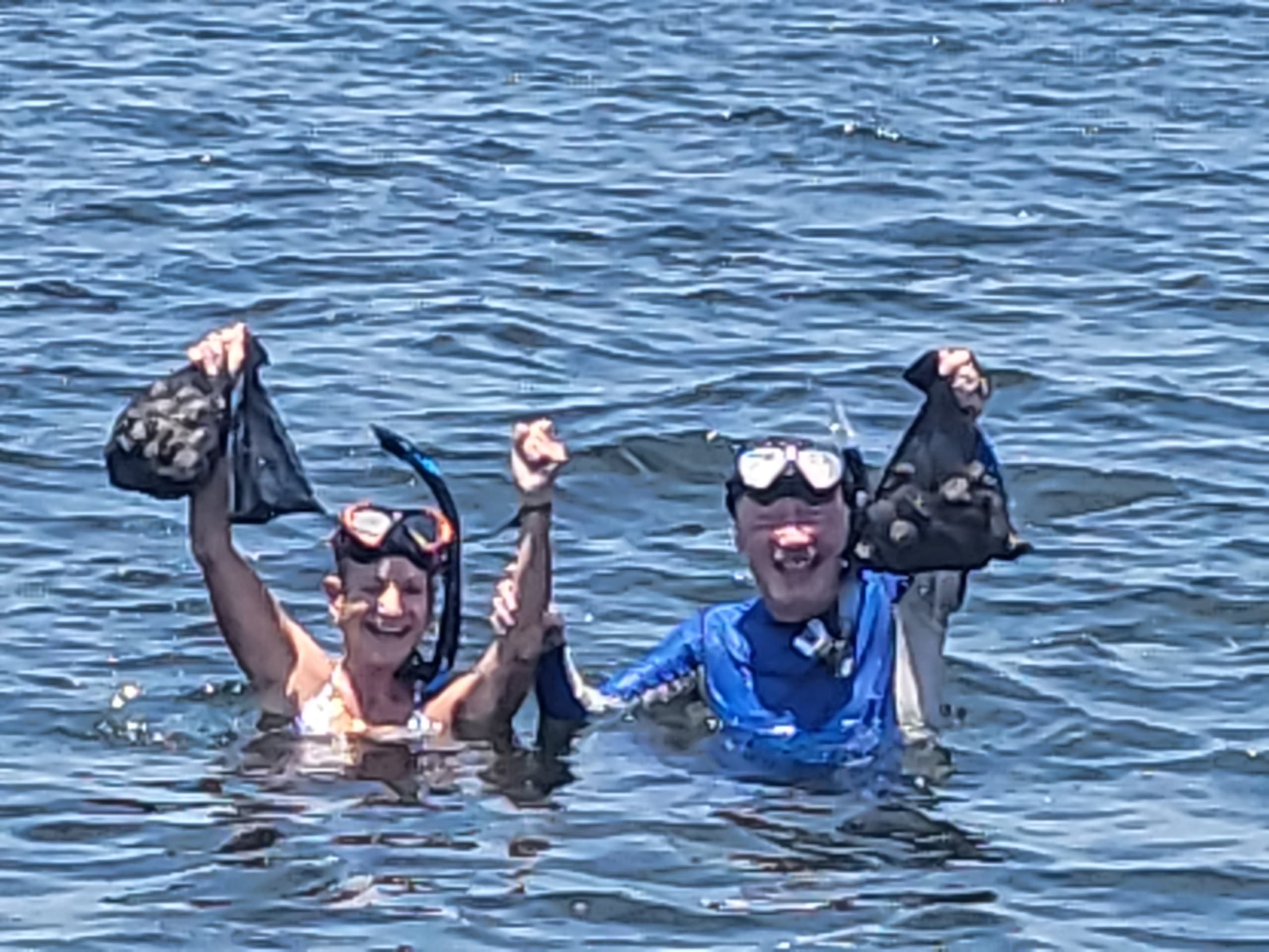 Couples' Scallop Escape: 4- or 6-Hour Homosassa Scalloping & Sandbar Tour photo 3