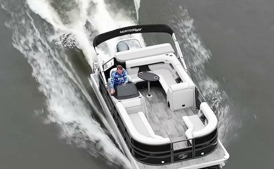 Rent the 20' Montego Bay Sunbed Tritoon in Wabasha, MN
