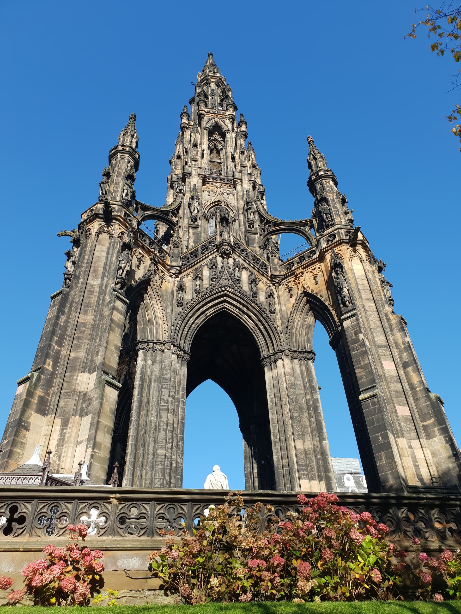 Historic Walking Tours with Tours et Détours d'Edimbourg