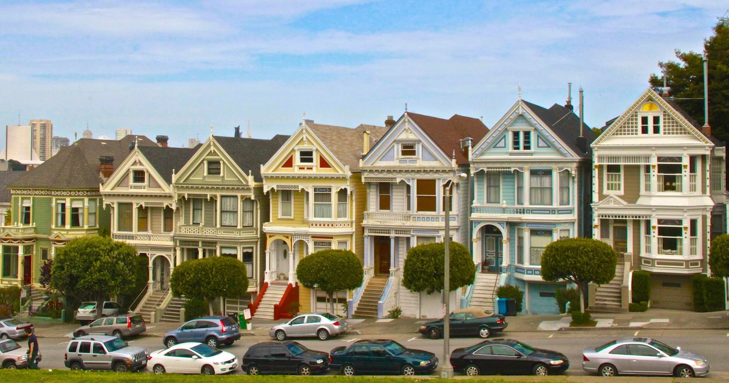 Victorian Painted Ladies houses along Alamo Square park, San Francisco