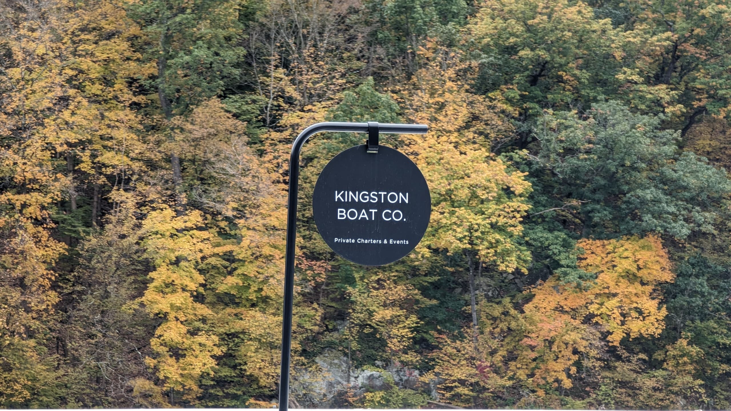 Cruise Through Autumn Splendor: Kingston Fall Foliage Hudson River Experience