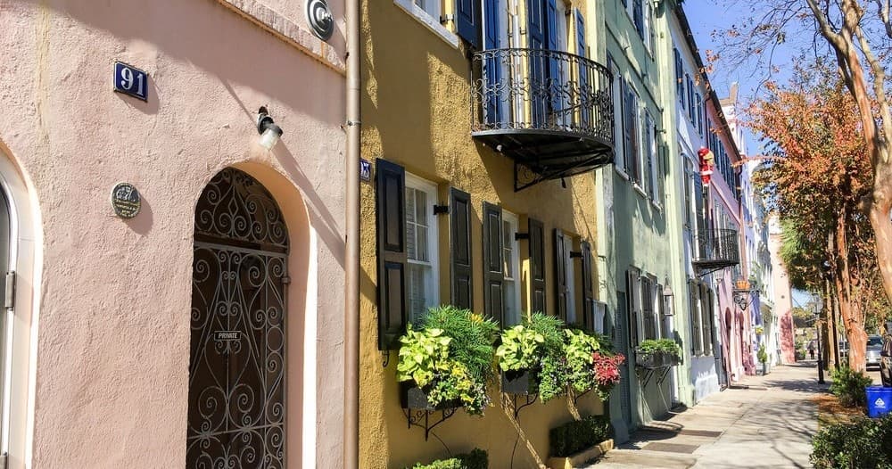 Explore Real Hauntings of Charleston: A Spine-Chilling Ghost Tour in the Holy City