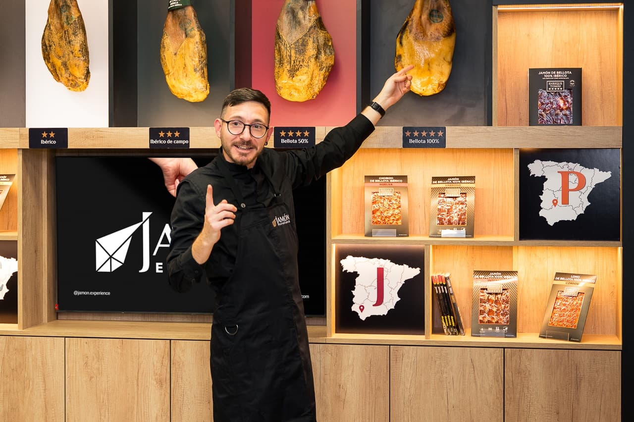 Master Jamón: Introductory Ham Cutting Workshop Near Sagrada Familia photo 2
