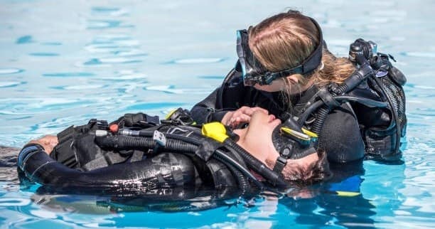 Scuba Safety with Atlantis Diving Centre in the Bahamas