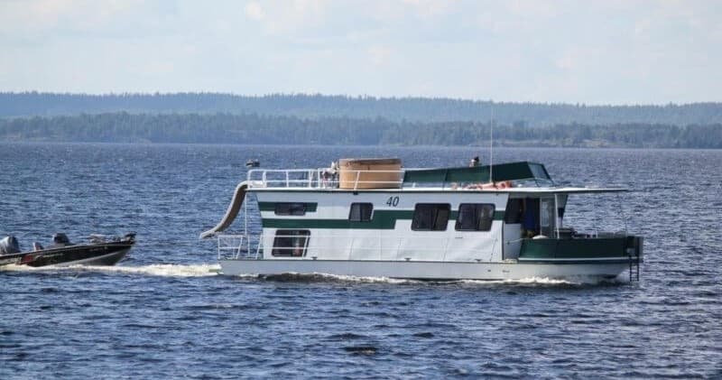 Gold Rush Houseboat on Rainy Lake: Hot Tub, Water Slide, and Voyageurs Tours