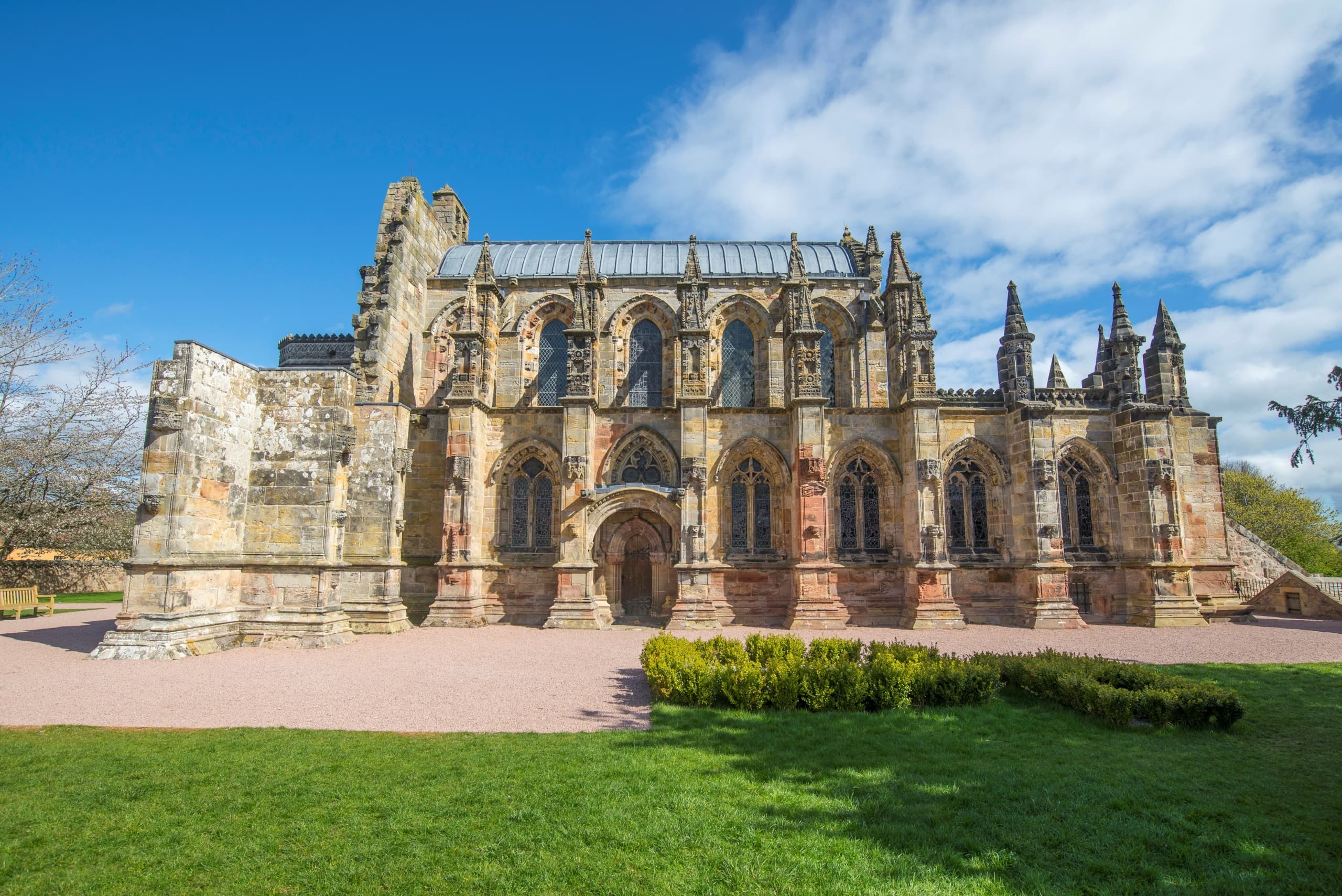 Rosslyn Chapel, Wallace Monument & Dunfermline Abbey: A Day Through Scotland’s Legendary Sites photo 1