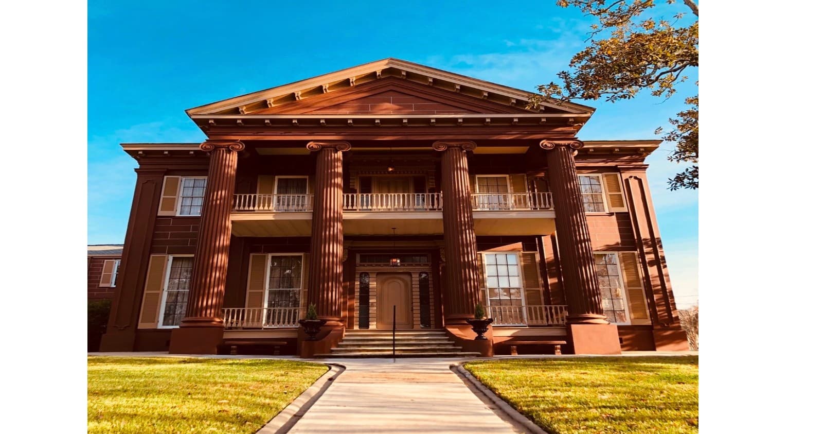 Historic Mansion & Guided Tours at Magnolia Hall, Natchez